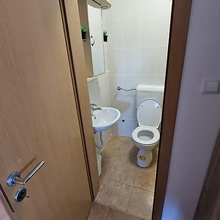 Zenko Apartment Vir
