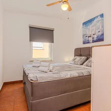 Zenko Apartment Vir