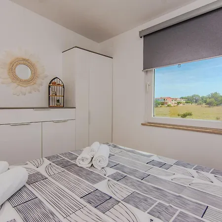 Zenko Apartment Vir