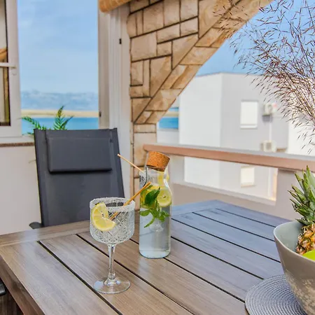 Zenko Apartment Vir